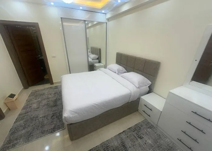 2 Bedroom Apartment, Hills Apartamento *
